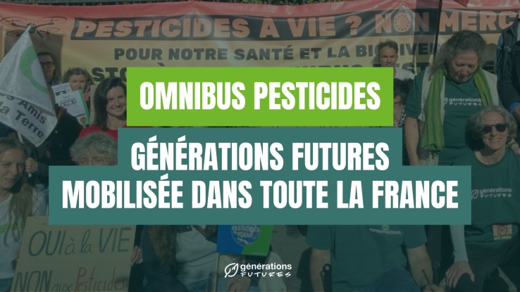 Militantes et militants de Générations Futures devant une banderole « Pesticides à vie ? Non merci ».